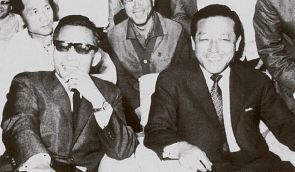 President Park Chung Hee, left, and Kim Jong-pil watch the counting of votes on election night on May 3, 1967 at the headquarters of the Democratic Republican Party. Park handily won the election for his second-term by a margin of 1.16 million votes.